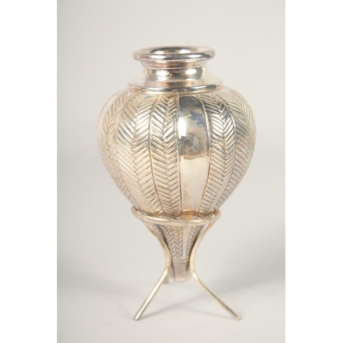 1685 - A SILVER LALAOUNIS VASE AND STAND. 6ins high in a Lalanouis box.