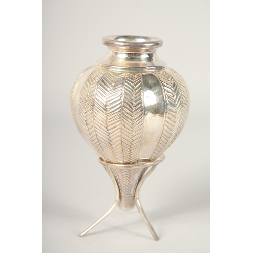 1685 - A SILVER LALAOUNIS VASE AND STAND. 6ins high in a Lalanouis box.