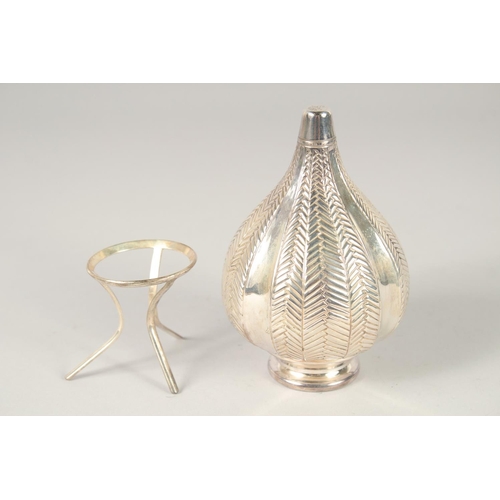 1685 - A SILVER LALAOUNIS VASE AND STAND. 6ins high in a Lalanouis box.