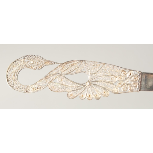 1688 - A SILVER AND FILIGREE SILVER PAPER KNIFE with swan's head. 7.5ins long in a blue velvet box.