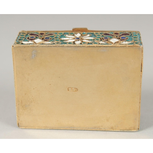 1708 - A SMALL RUSSIAN SILVER ENAMEL BOX AND COVER. 1.75ins. Mark: Head 84.