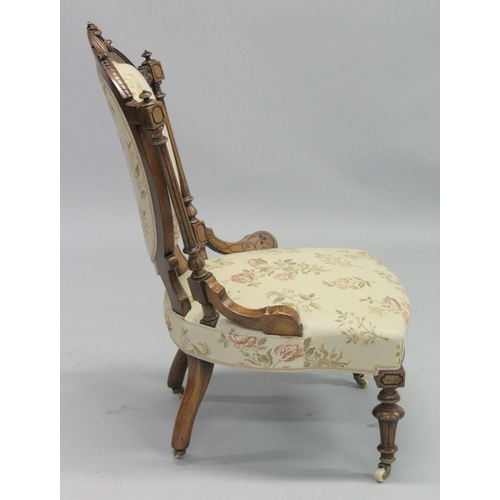 1001 - A GOOD VICTORIAN CARVED WALNUT NURSING AND MATCHING ARMCHAIR with padded back, arms and seat, suppor... 