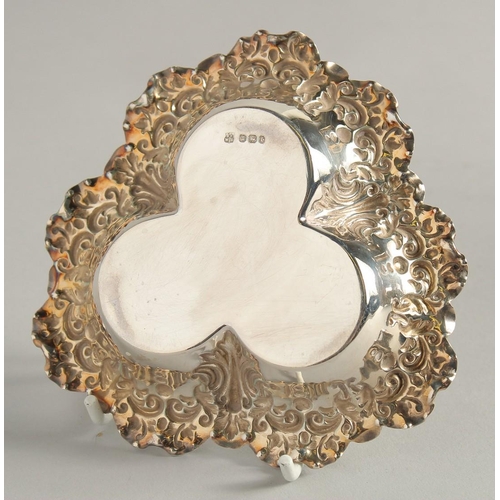 1887 - A PAIR OF SILVER CLOVER SHAPED BON BON DISHES. Sheffield 1895.