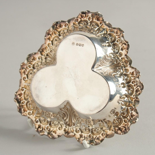 1887 - A PAIR OF SILVER CLOVER SHAPED BON BON DISHES. Sheffield 1895.