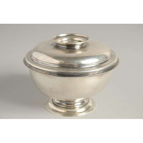 1893 - A GEORGE II SILVER LAVABO BOWL, pattern by WILLIAM DARKER. 4.5ins diameter.  London 1731.