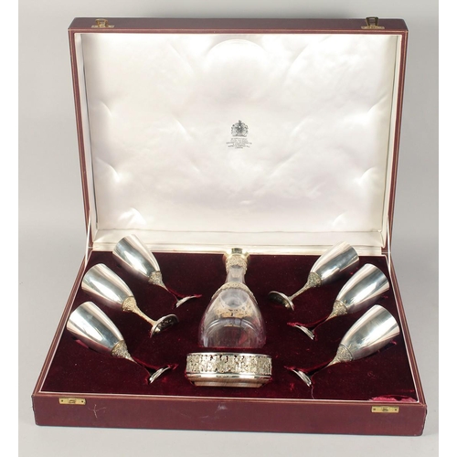 1920 - A SUPERB SILVER AND GLASS DECANTER, WINE COOLER AND SIX CHAMPAGNE GLASSES, made by GOLDSMITHS AND SI... 