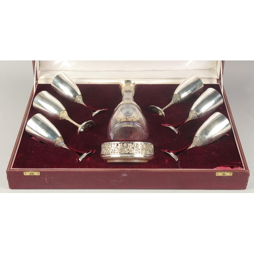 1920 - A SUPERB SILVER AND GLASS DECANTER, WINE COOLER AND SIX CHAMPAGNE GLASSES, made by GOLDSMITHS AND SI... 