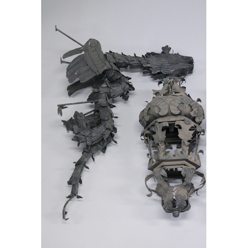 1027 - A LARGE PAIR OF IRON DRAGON WALL LIGHTS.