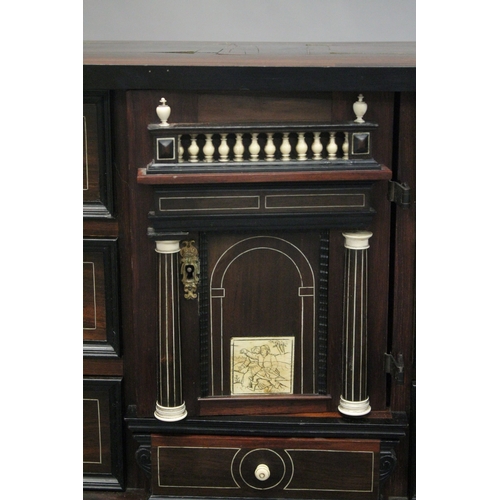 1048 - A GOOD 18TH - 19TH CENTURY ROSEWOOD BRASS MOUNTED AND BRASS LINED VARGUENO ON STAND, the top with si... 