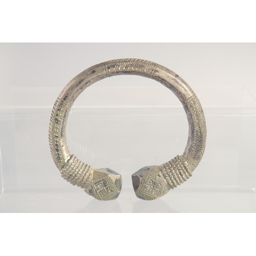 32 - A LOT OF FOUR METAL ITEMS, including two bangles, (4).