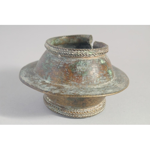 32 - A LOT OF FOUR METAL ITEMS, including two bangles, (4).