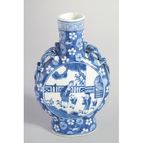 134 - A CHINESE BLUE AND WHITE PORCELAIN MOONFLASK, with moulded handles and painted with figures, mark to... 