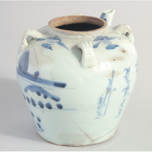 138 - A 19TH CENTURY CHINESE BLUE AND WHITE PORCELAIN WINE EWER, 13cm high.