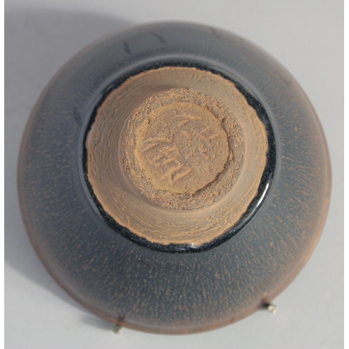 142 - A JIZHOU KILN HARE'S FUR GLAZE POTTERY BOWL, carved mark to base, 12cm diameter.