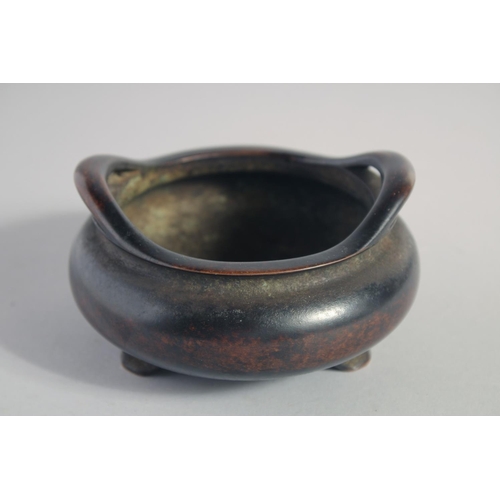 145 - A GOOD CHINESE BRONZE TRIPOD CENSER, with six-character mark to base, 11.5cm diameter.