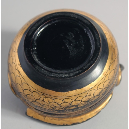 151 - A GILT LACQUER CIRCULAR BOX AND COVER, in the form of a bird.