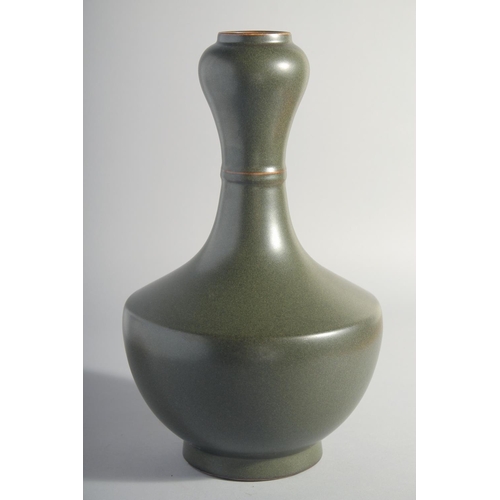 158 - A CHINESE TEA DUST GLAZE GARLIC HEAD VASE, the base with six-character mark, 31cm high.