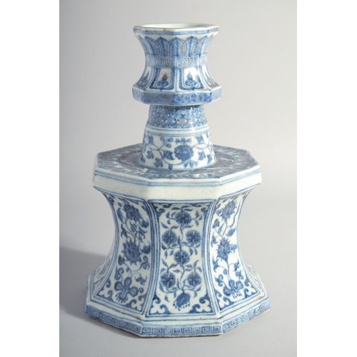 162 - A LARGE CHINESE MING STYLE BLUE AND WHITE PORCELAIN CANDLE STAND, decorated with panels of flora, 29... 