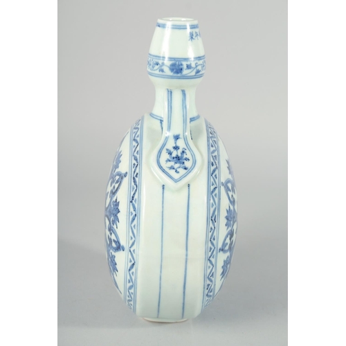 186 - A CHINESE BLUE AND WHITE TWIN HANDLE 'YIN-YANG' MOON FLASK, with six-character mark, 27.5cm high.