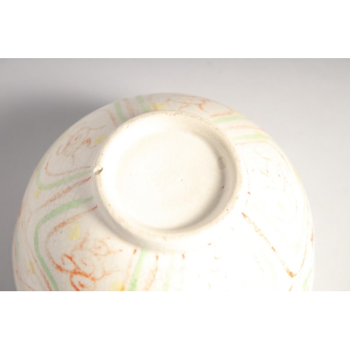 206 - A CHINESE TRI-COLOUR BOWL, 12cm diameter.