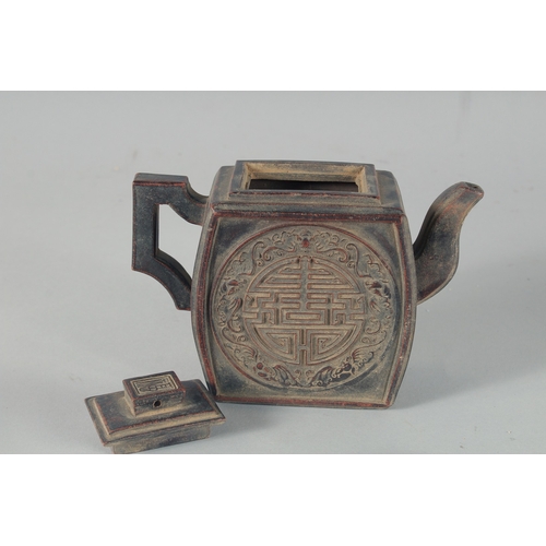 43 - A MIXED COLLECTION OF CHINESE ITEMS, comprising a good hardstone figure mounted to a wooden base, a ... 