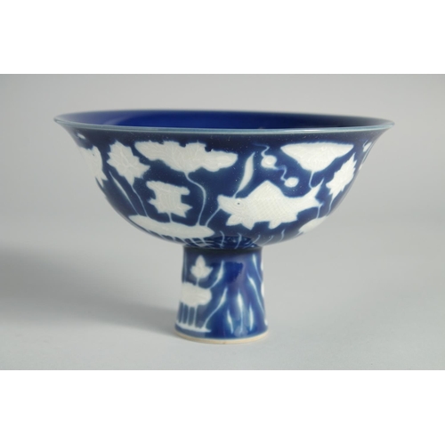 109 - A CHINESE SACRIFICIAL BLUE AND WHITE STEM CUP, the exterior decorated with fish and aquatic flora, t... 