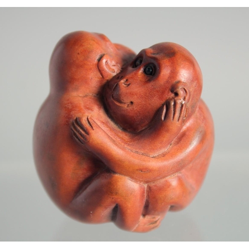 121 - A JAPANESE BOXWOOD NETSUKE OF MONKEYS.