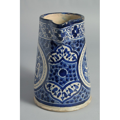 20 - AN ISLAMIC BLUE AND WHITE GLAZED POTTERY EWER, 20.5cm high.