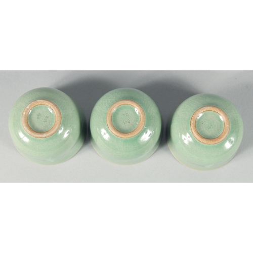 30 - A CELADON CRACKLE GLAZED JAR AND COVER, together with three Korean cups, (4).