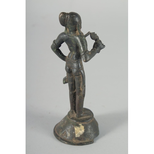 309 - A FINE EARLY, POSSIBLY CHOLA PERIOD, BRONZE FIGURE OF A MALE DEITY, 13cm high.