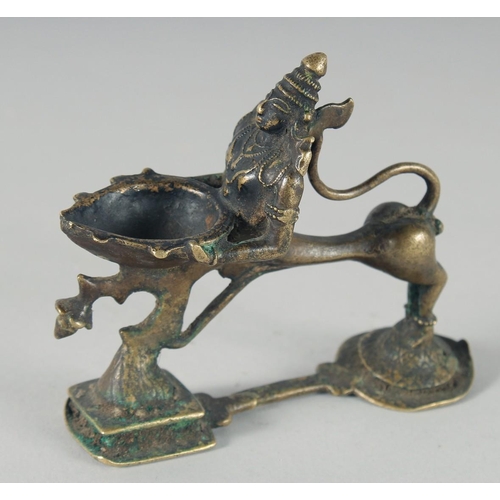 311 - AN 18TH CENTURY INDIAN OIL LAMP, 11cm long.