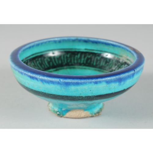 365 - AN EARLY RAQQA BLUE / TURQUOISE GLAZED BOWL, 10.5cm diameter.