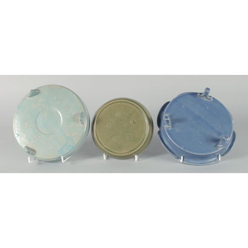 40 - A COLLECTION OF CHINESE GLAZED POTTERY DISHES, comprising two celadon circular dishes and one blue g... 