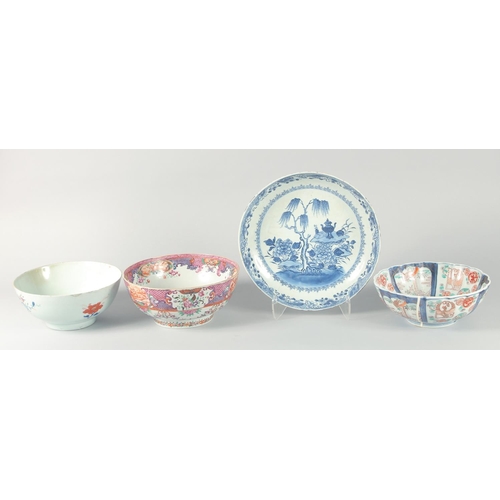 74 - A COLLECTION OF FOUR PORCELAIN ITEMS, including three bowls and a blue and white dish, (af), (4).