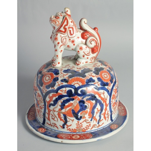 76 - A LARGE JAPANESE IMARI PORCELAIN COVER, with moulded lion dog finial.