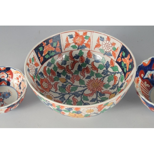 79 - FOUR JAPANESE IMARI PORCELAIN BOWLS, largest 25cm diameter, (4).