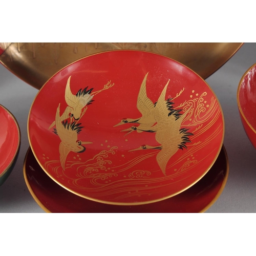 85 - A COLLECTION OF SEVEN JAPANESE RED LACQUER DISHES, four pieces with gilt decoration depicting cranes... 