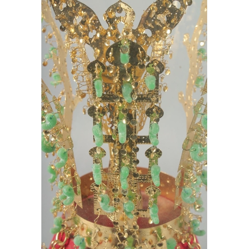 95 - A CHUNMA CHONG GOLD CROWN, no. 188, presented in a glass display case, case 51cm x 23cm x 23cm.