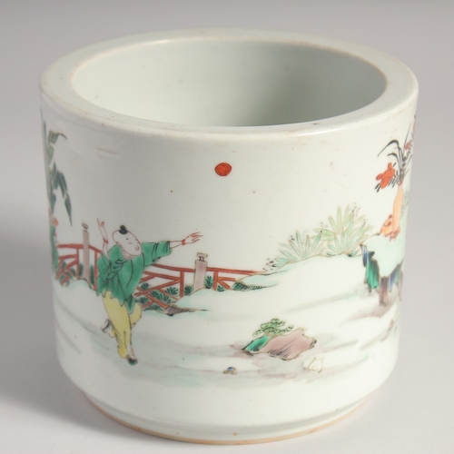 38 - A CHINESE FAMILLE VERTE PORCELAIN BRUSH POT, painted with figures in an outdoor setting, 14cm high.