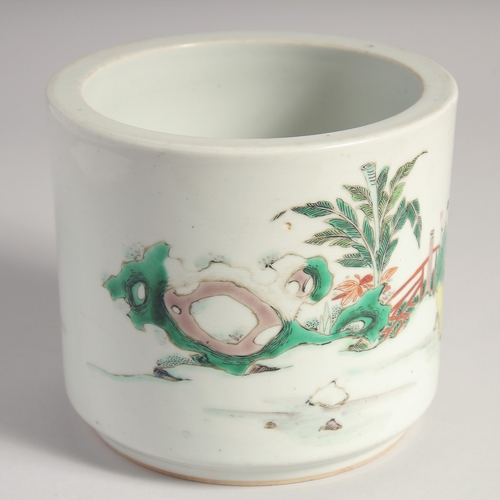 38 - A CHINESE FAMILLE VERTE PORCELAIN BRUSH POT, painted with figures in an outdoor setting, 14cm high.