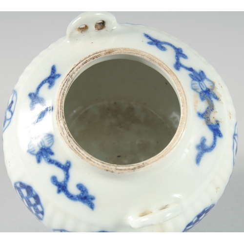 46 - AN EARLY 20TH CENTURY BLUE AND WHITE PORCELAIN TEAPOT.