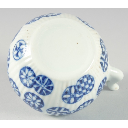 46 - AN EARLY 20TH CENTURY BLUE AND WHITE PORCELAIN TEAPOT.