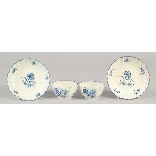 1059 - 18TH CENTURY WORCESTER PAIR OF TEA BOWL AND SAUCER in the Gillyflower pattern, crescent marks.