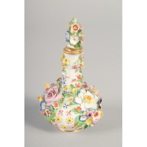 1062 - A 19TH CENTURY DERBY FLORAL ENCRUSTED SCENT BOTTLE AND STOPPER. Crown 