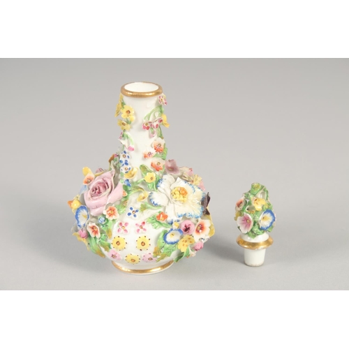 1062 - A 19TH CENTURY DERBY FLORAL ENCRUSTED SCENT BOTTLE AND STOPPER. Crown 