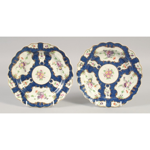 1084 - 18TH CENTURY WORCESTER PAIR OF BLUE SCALE PLATES painted with flowers, script W mark in blue.