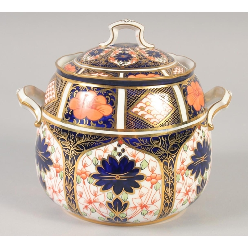 1113 - A ROYAL CROWN DERBY LARGE TWO HANDLED COVERED JAR painted in pattern 1128, date mark 1925.