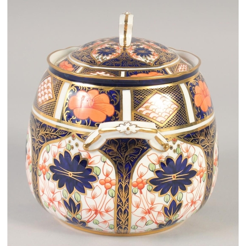 1113 - A ROYAL CROWN DERBY LARGE TWO HANDLED COVERED JAR painted in pattern 1128, date mark 1925.