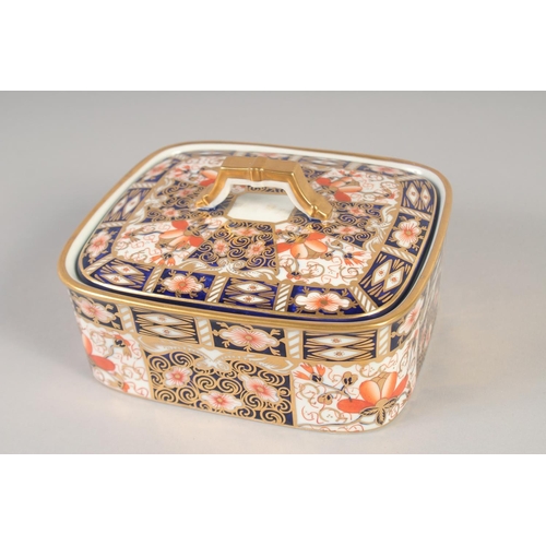 1114 - A ROYAL CROWN DERBY RARE BOX, cover and stand painted with pattern 2451, date code 1914.