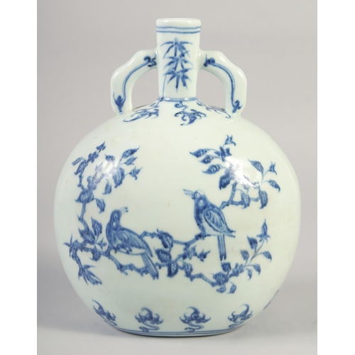 1140 - A CHINESE BLUE AND WHITE PORCELAIN MOON FLASK with twin handles and decorated with birds. 28cm high.... 